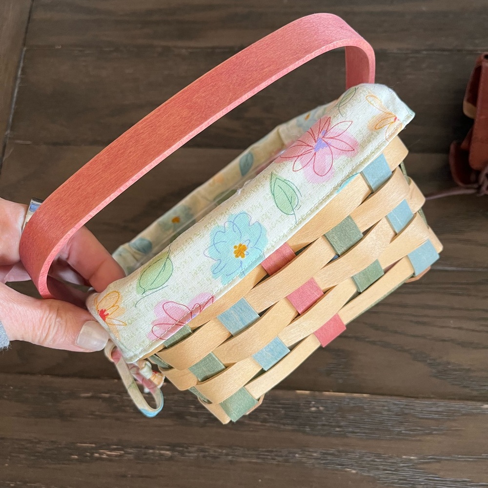 Longaberger Buds and Blossom Basket
Excellent condition